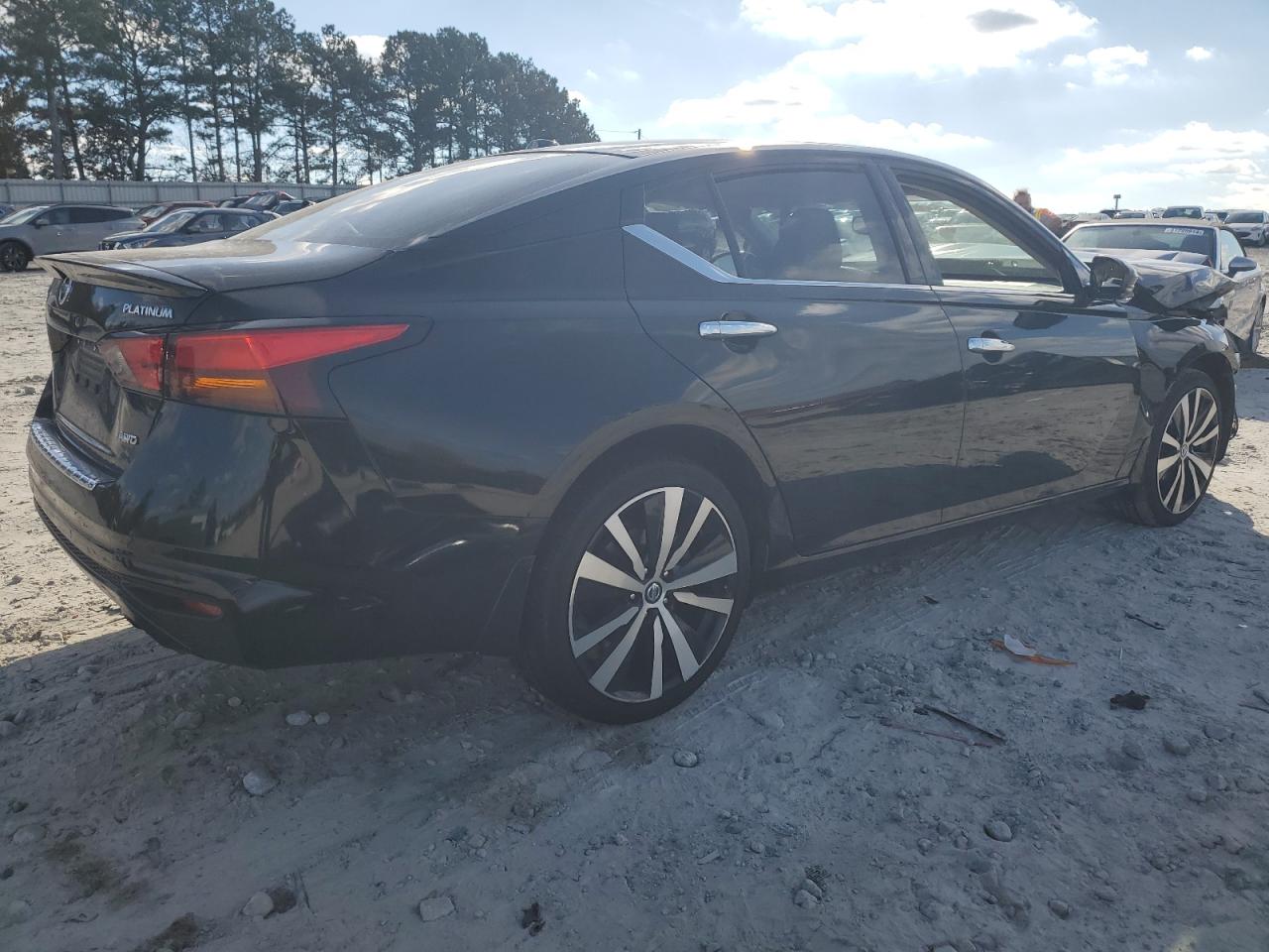 2020 Nissan Altima - Image 3