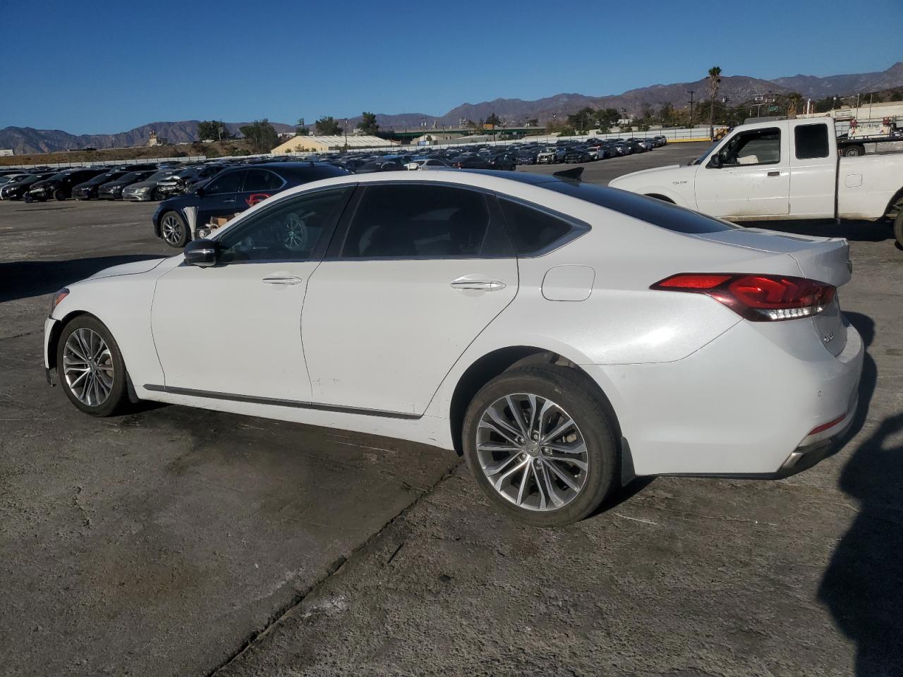 2015 Hyundai Genesis - Image 2