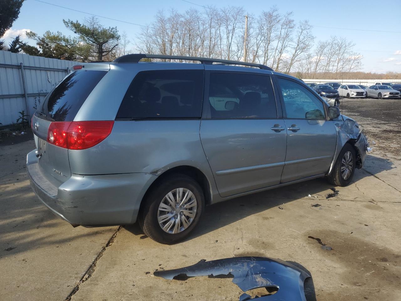 2007 Toyota Sienna - Image 3