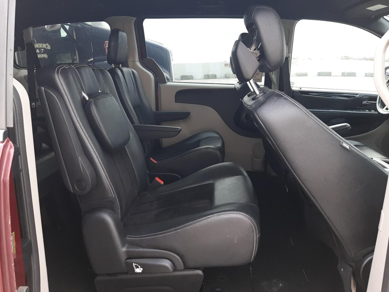 2018 Dodge Caravan - Image 11