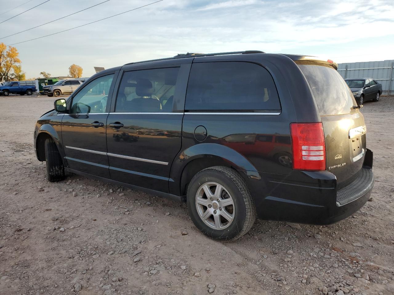 2010 Chrysler Town & Country - Image 2