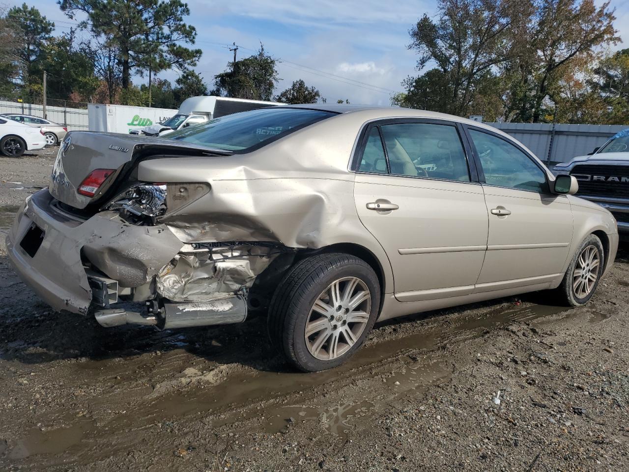 2006 Toyota Avalon - Image 3