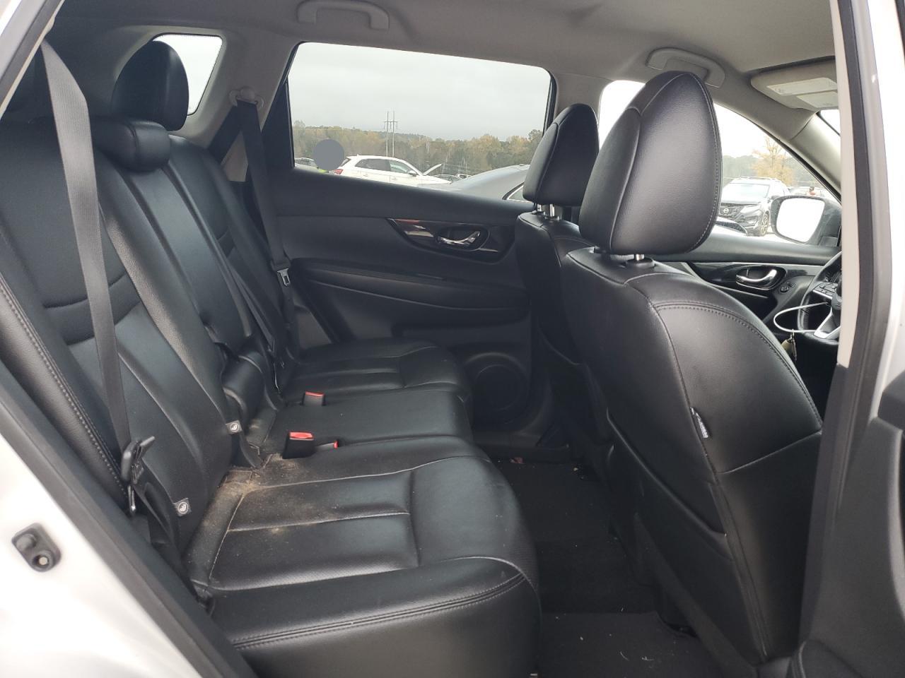 2019 Nissan Rogue - Image 12