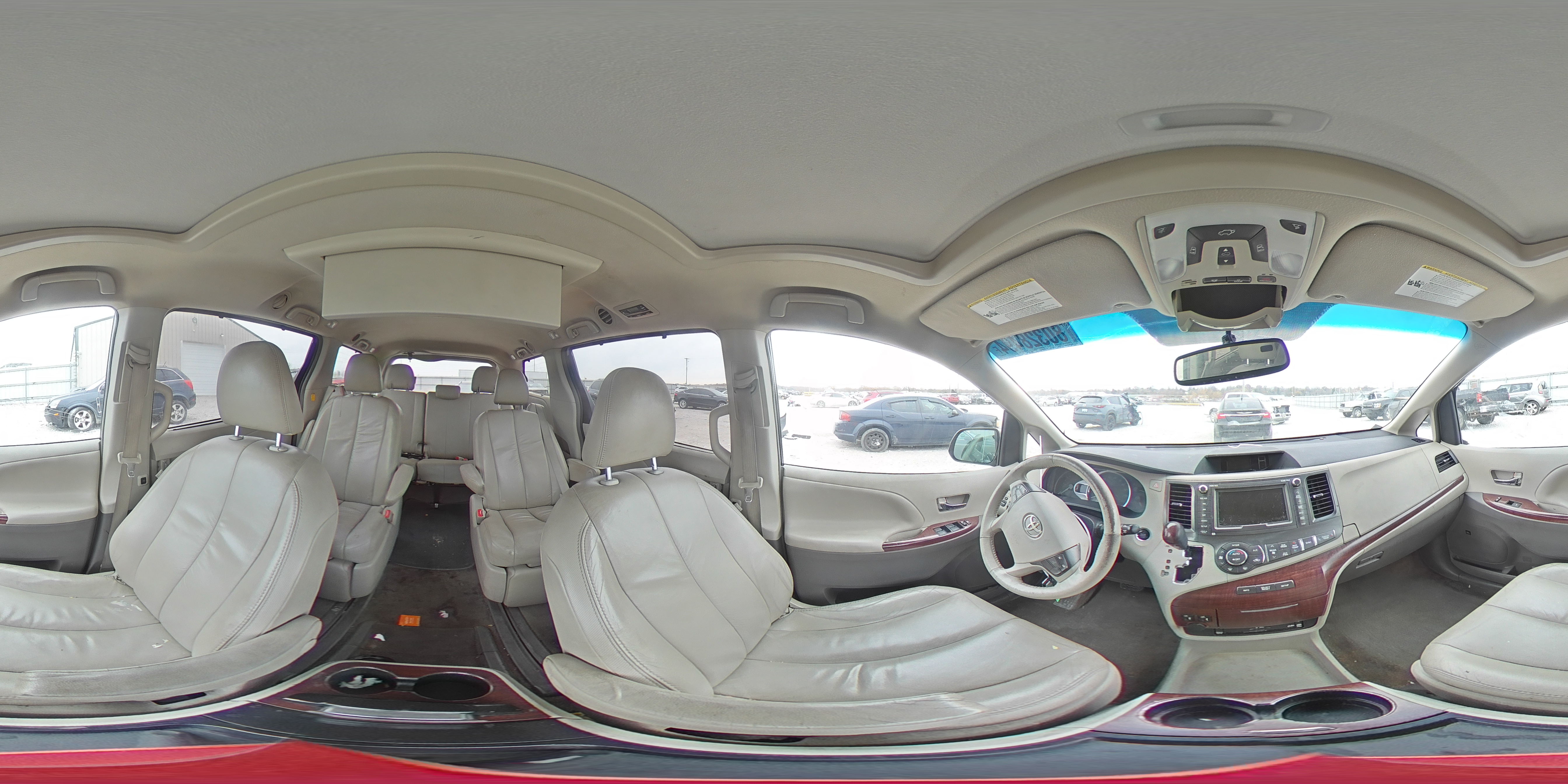 2011 Toyota Sienna - Image 13