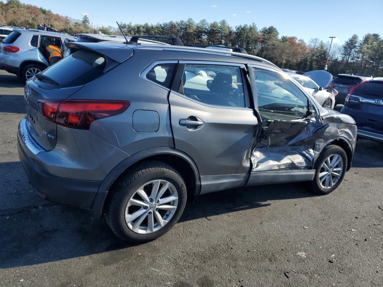 2018 Nissan Rogue - Image 3