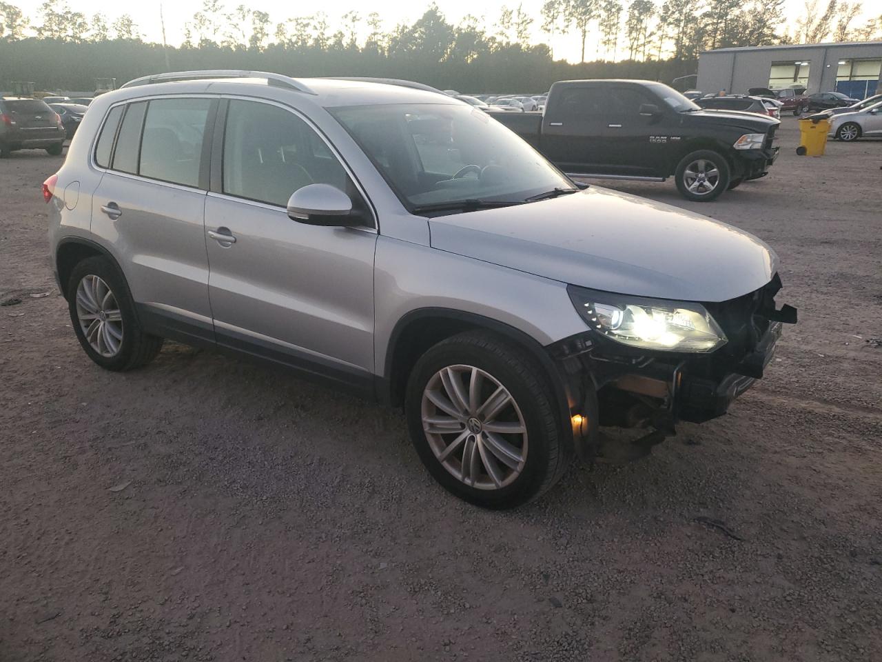 2016 Volkswagen Tiguan - Image 4