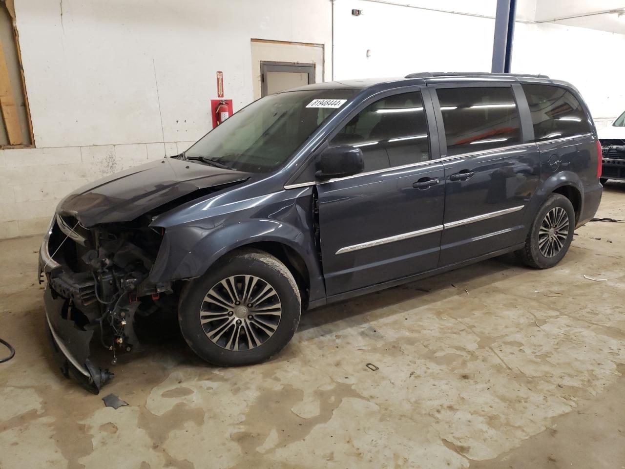 2014 Chrysler Town & Country - Image 1