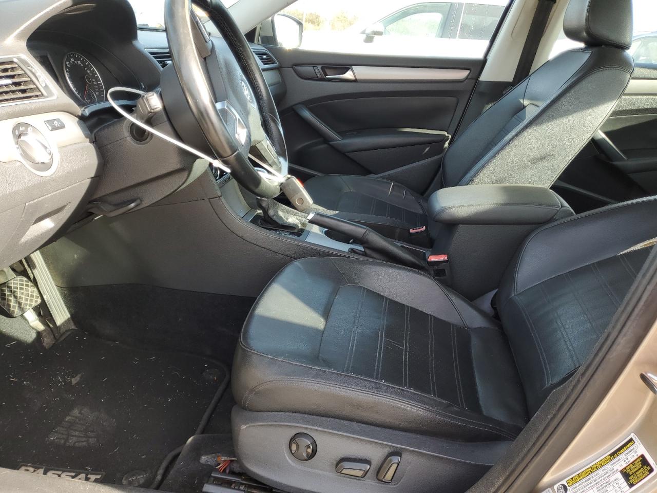 2015 Volkswagen Passat - Image 7