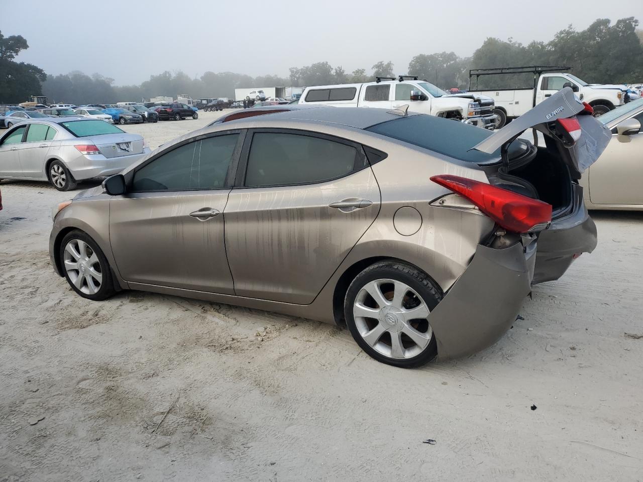 2013 Hyundai Elantra - Image 2