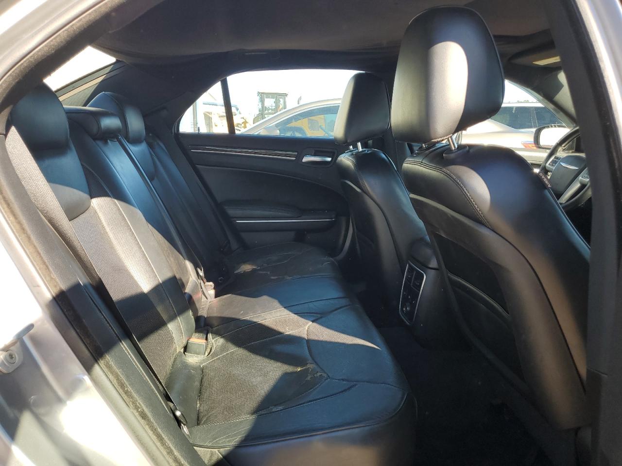 2013 Chrysler 300 - Image 10