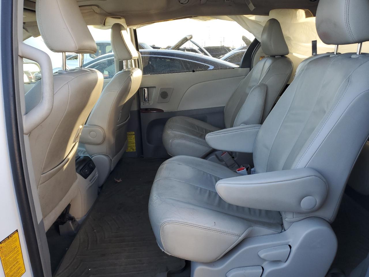 2014 Toyota Sienna - Image 10
