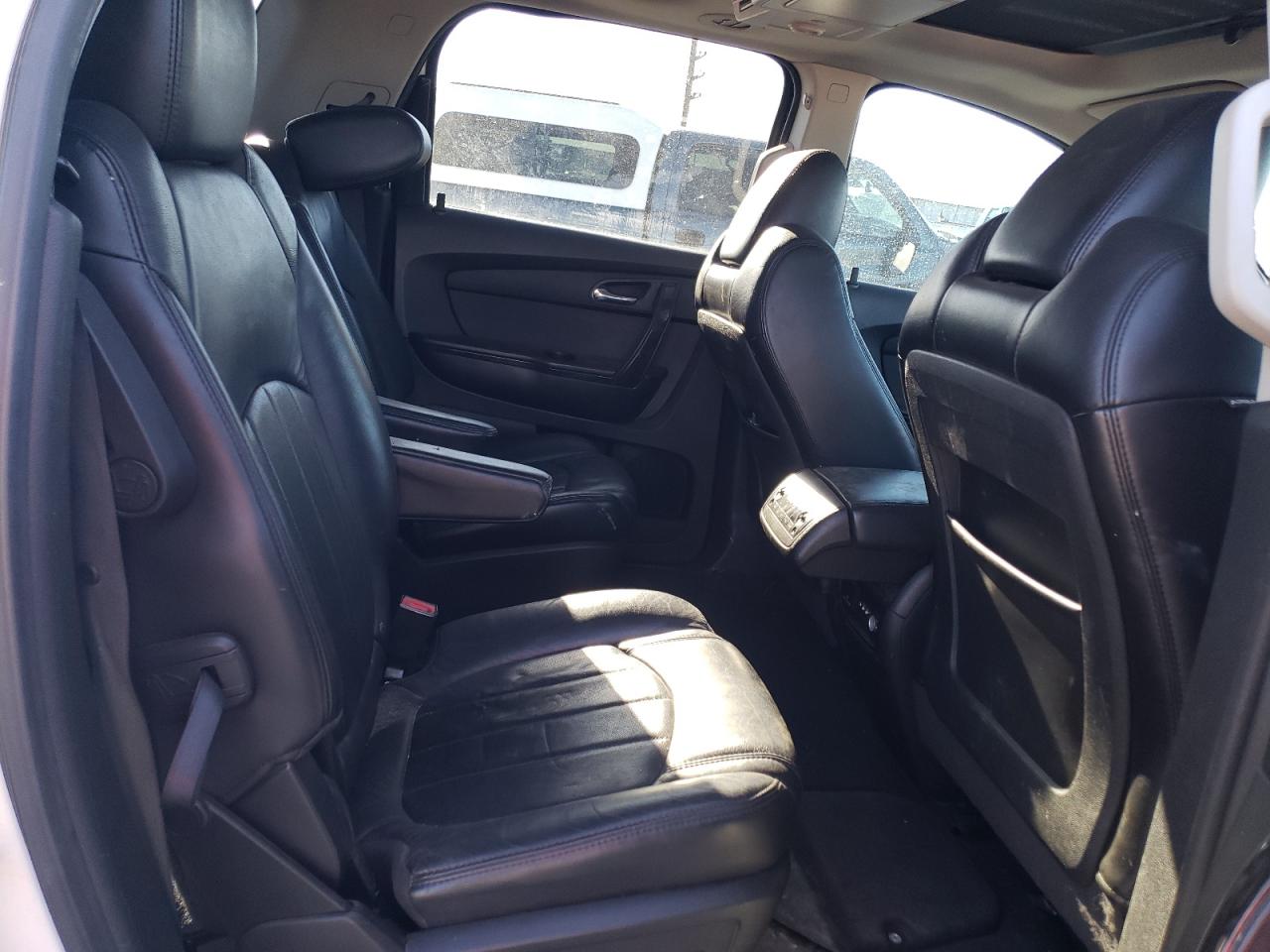 2011 GMC Acadia - Image 11