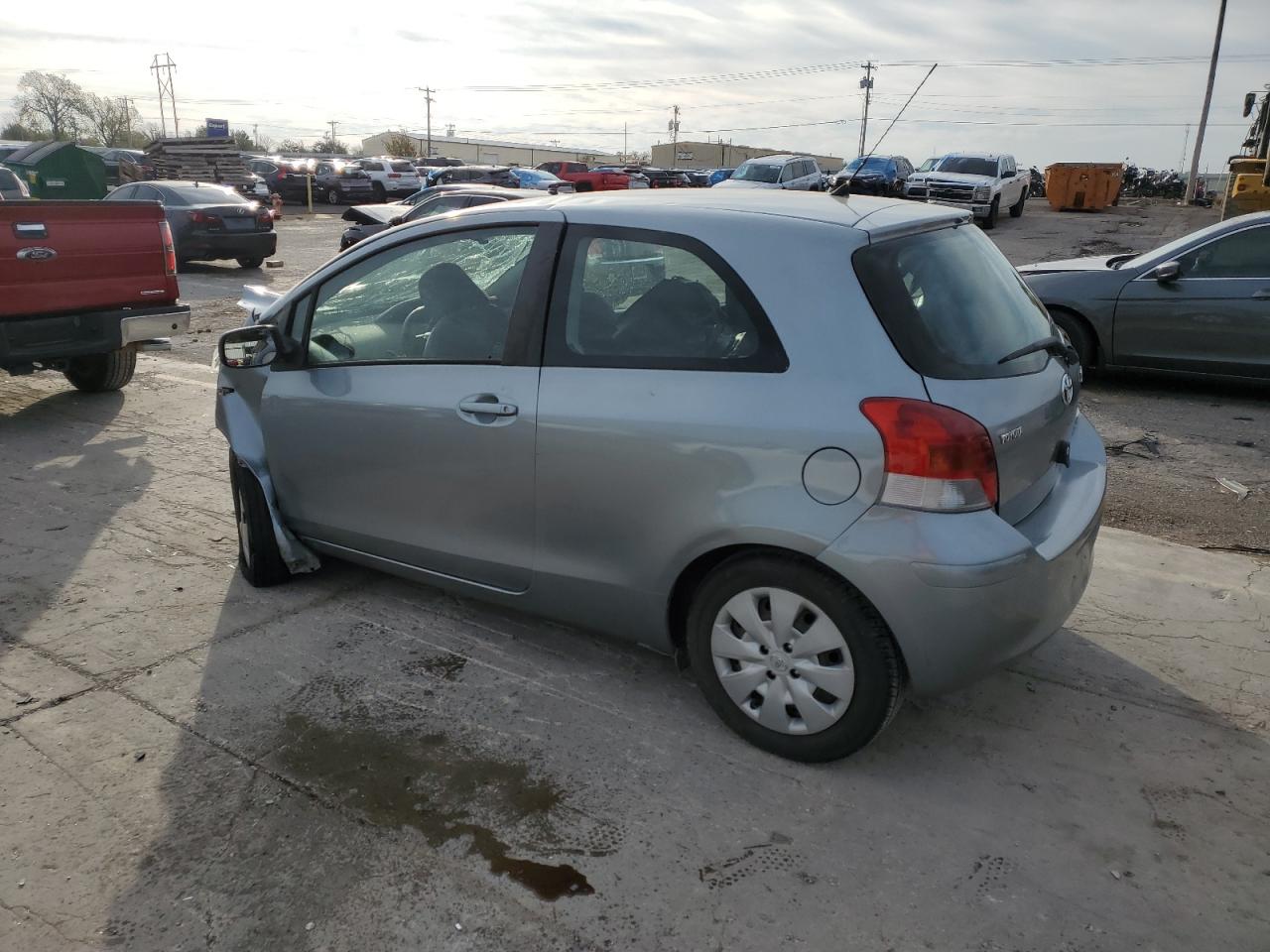 2010 Toyota Yaris - Image 2
