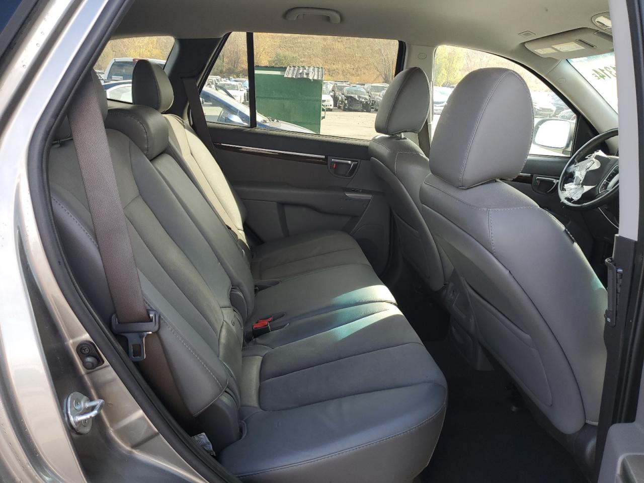 2011 Hyundai Santa Fe - Image 11