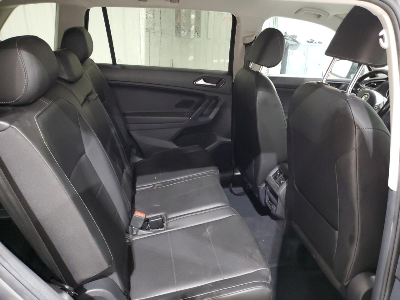 2018 Volkswagen Tiguan - Image 11