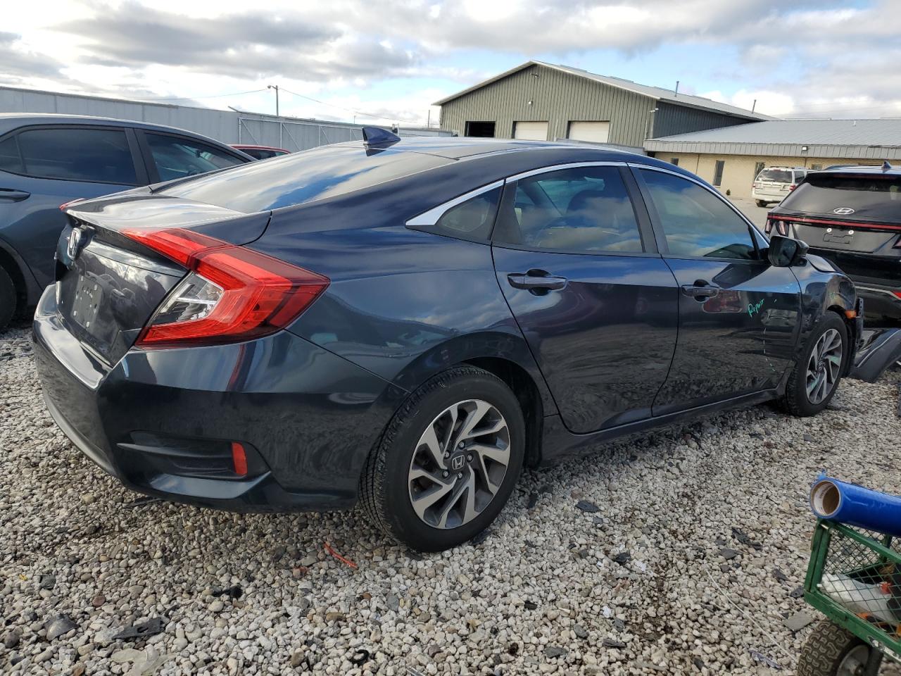 VIN 19XFC2F74HE034625 2017 HONDA CIVIC no.3