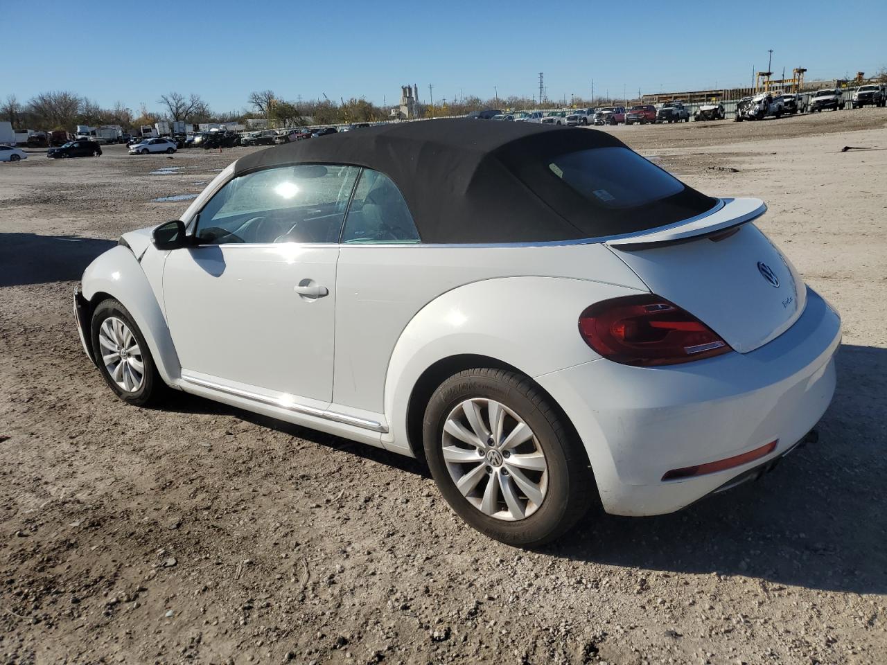 2018 Volkswagen Beetle - Image 2