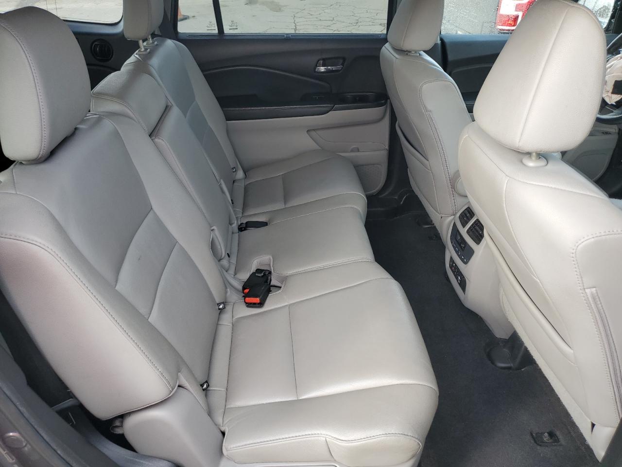 2016 Honda Pilot - Image 11
