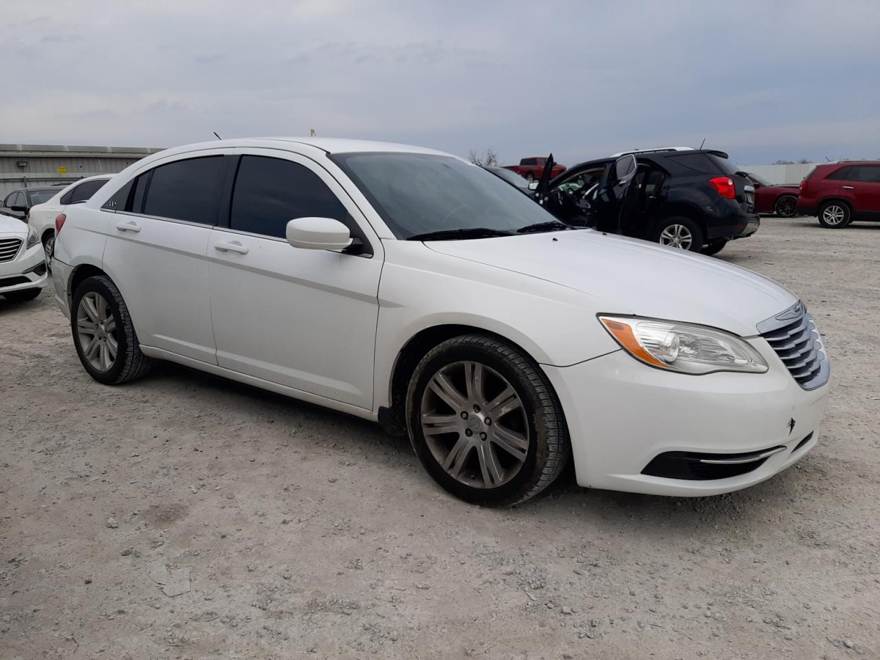 2013 Chrysler 200 - Image 4