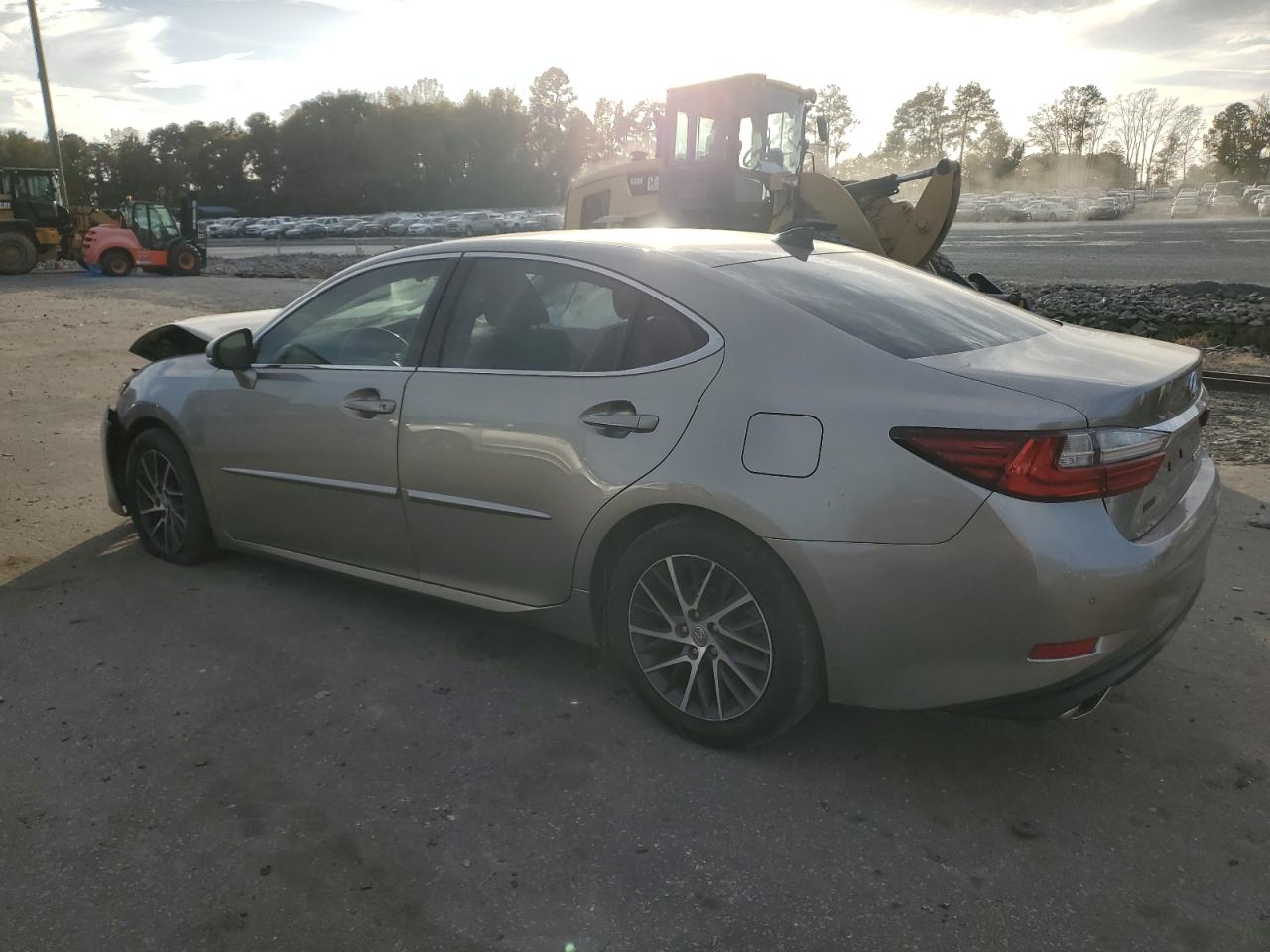 2016 Lexus ES - Image 2