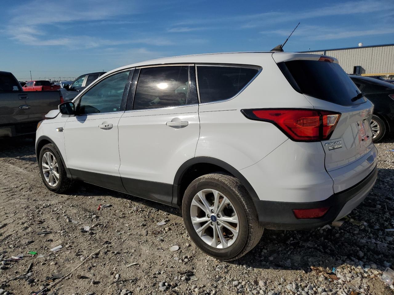 VIN 1FMCU0G93KUB33574 2019 FORD ESCAPE no.2