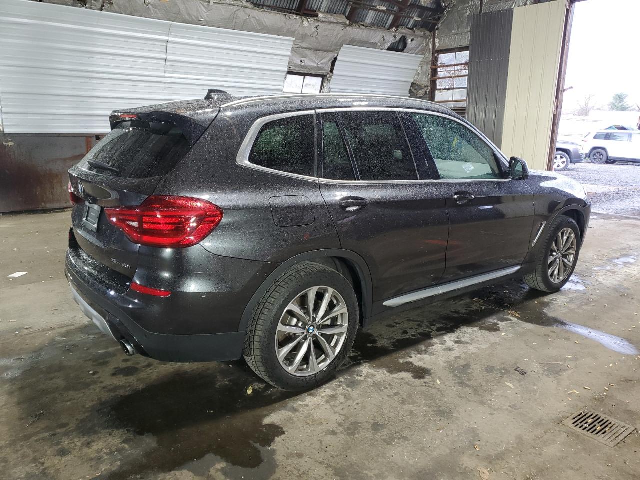 VIN 5UXTR9C5XKLE16588 2019 BMW X3 no.3