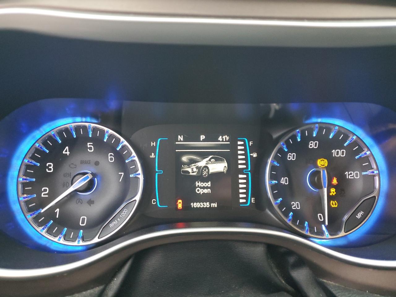 2017 Chrysler Pacifica - Image 9