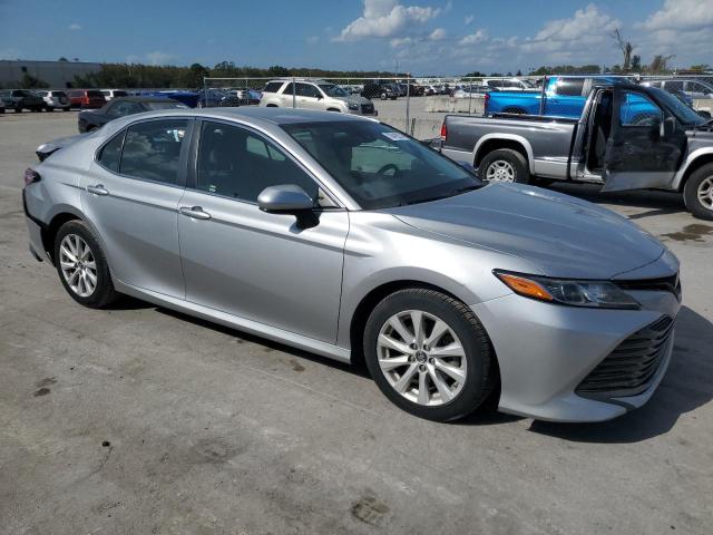  TOYOTA CAMRY 2018 Srebrny