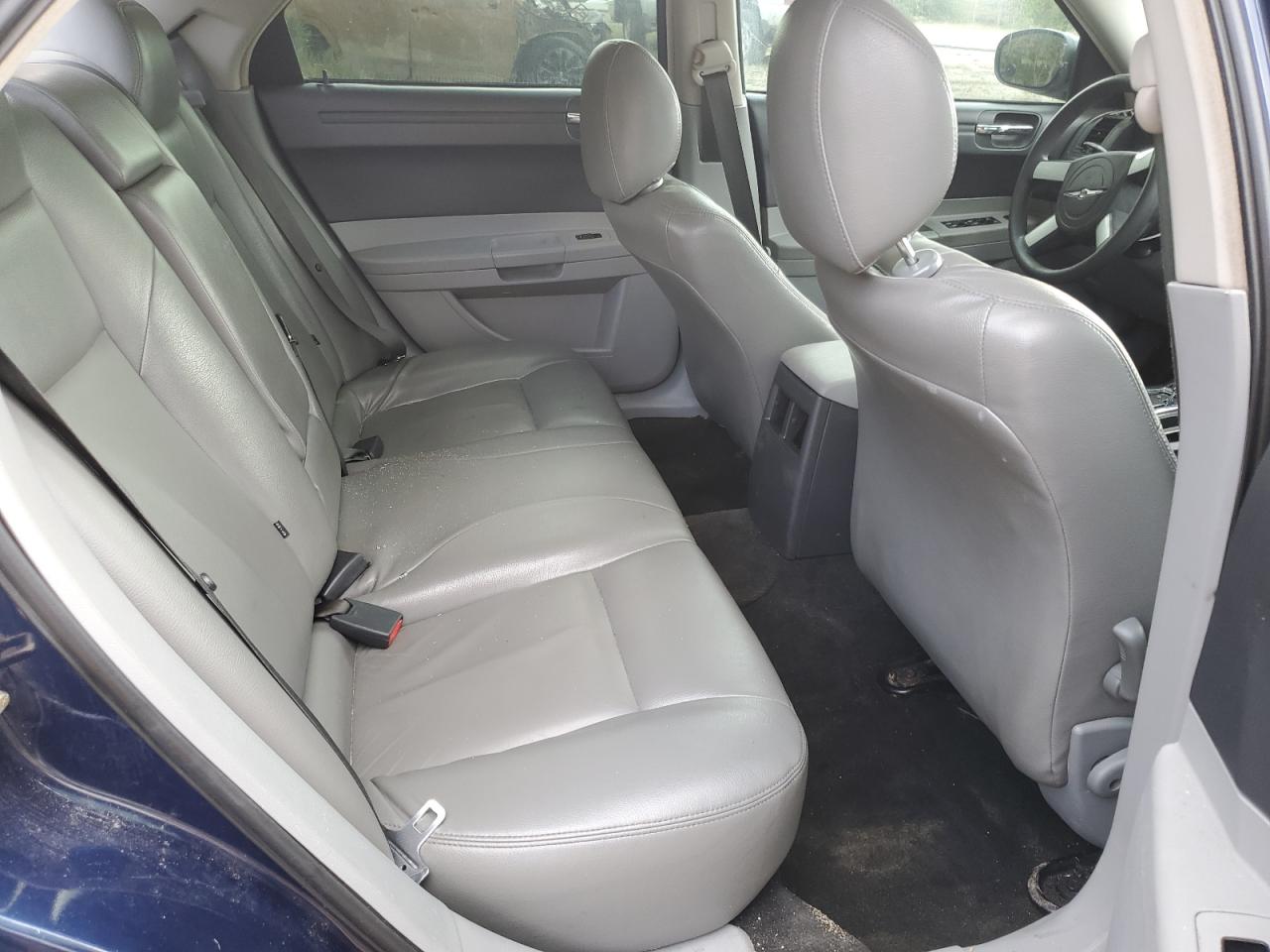 2006 Chrysler 300 - Image 10