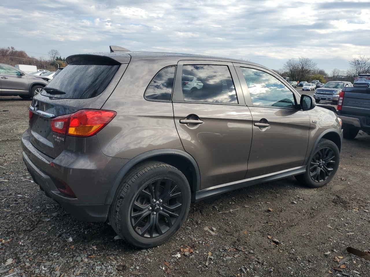 2018 Mitsubishi Outlander - Image 3
