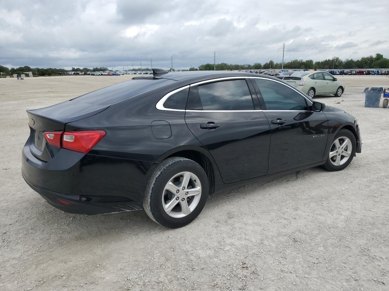 2022 Chevrolet Malibu - Image 3