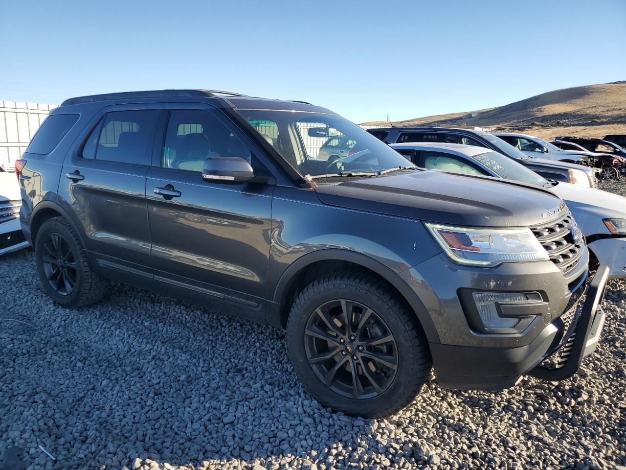 VIN 1FM5K8D89HGB15161 2017 FORD EXPLORER no.4