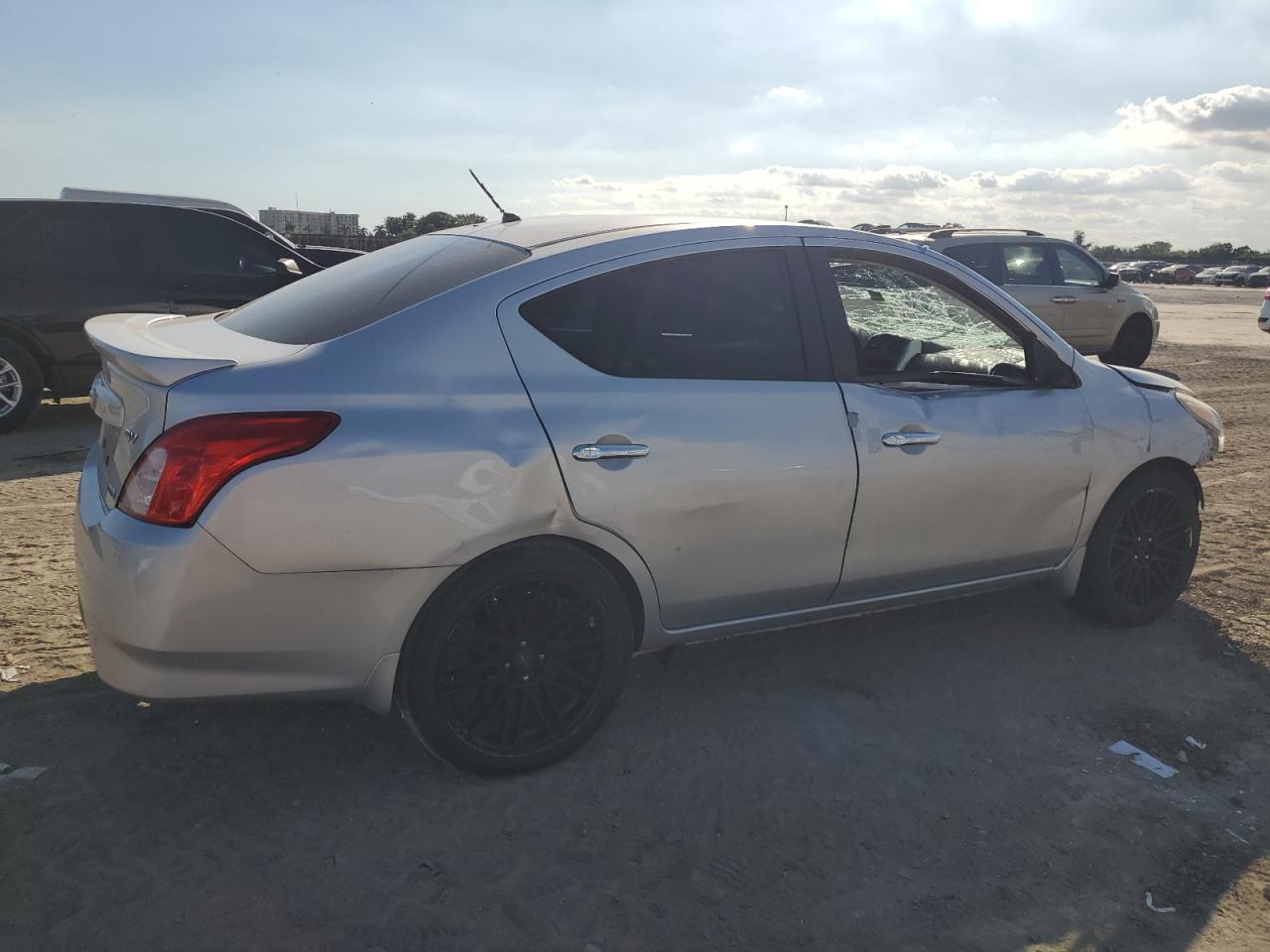 2016 Nissan Versa - Image 3