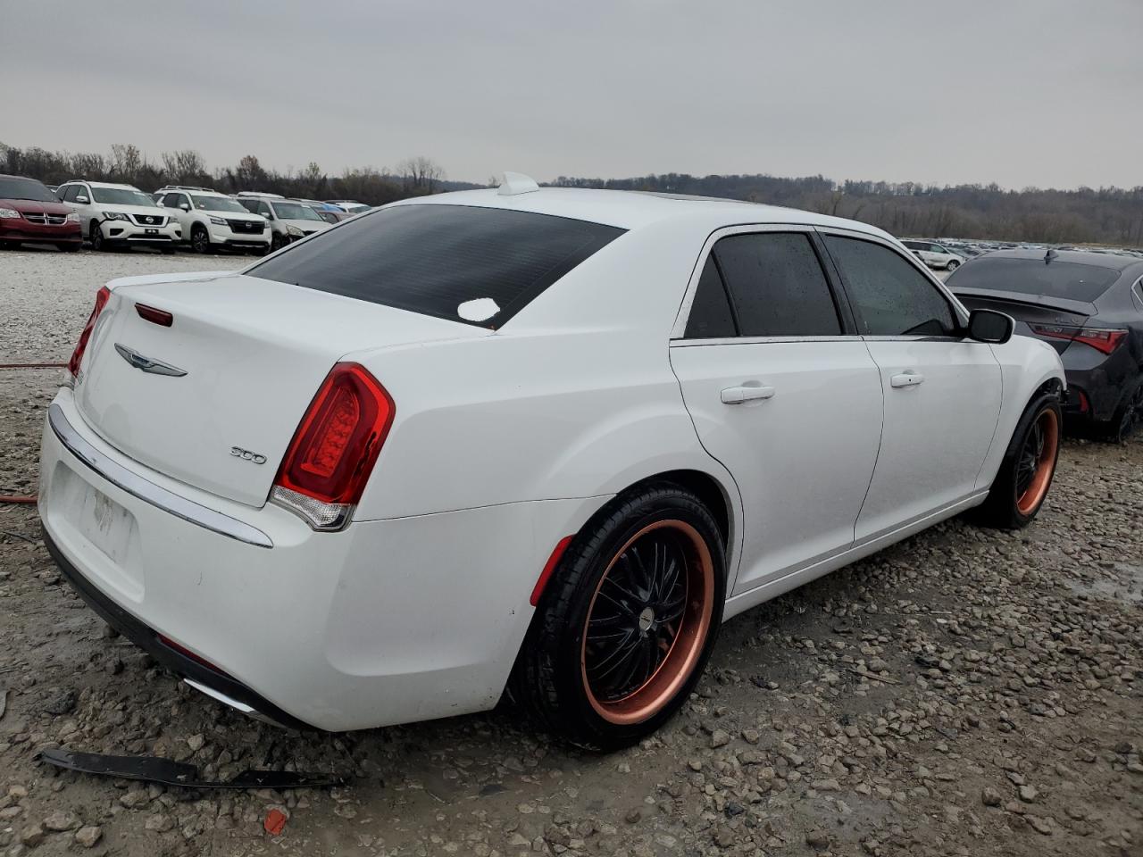 2018 Chrysler 300 - Image 3