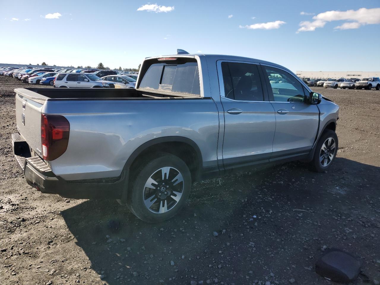 2020 Honda Ridgeline - Image 3