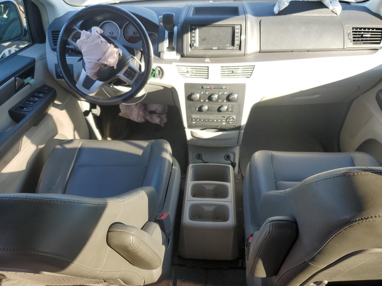 2014 Volkswagen Routan - Image 8