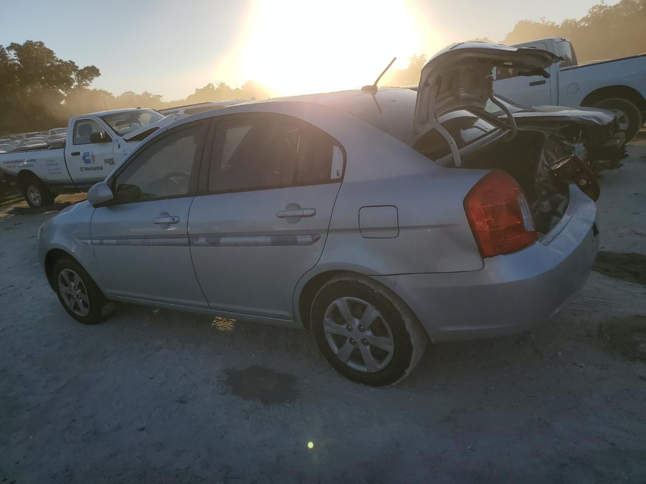 2011 Hyundai Accent - Image 2
