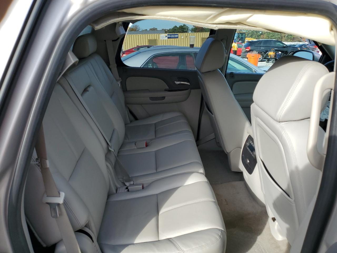 2008 Chevrolet Tahoe - Image 11