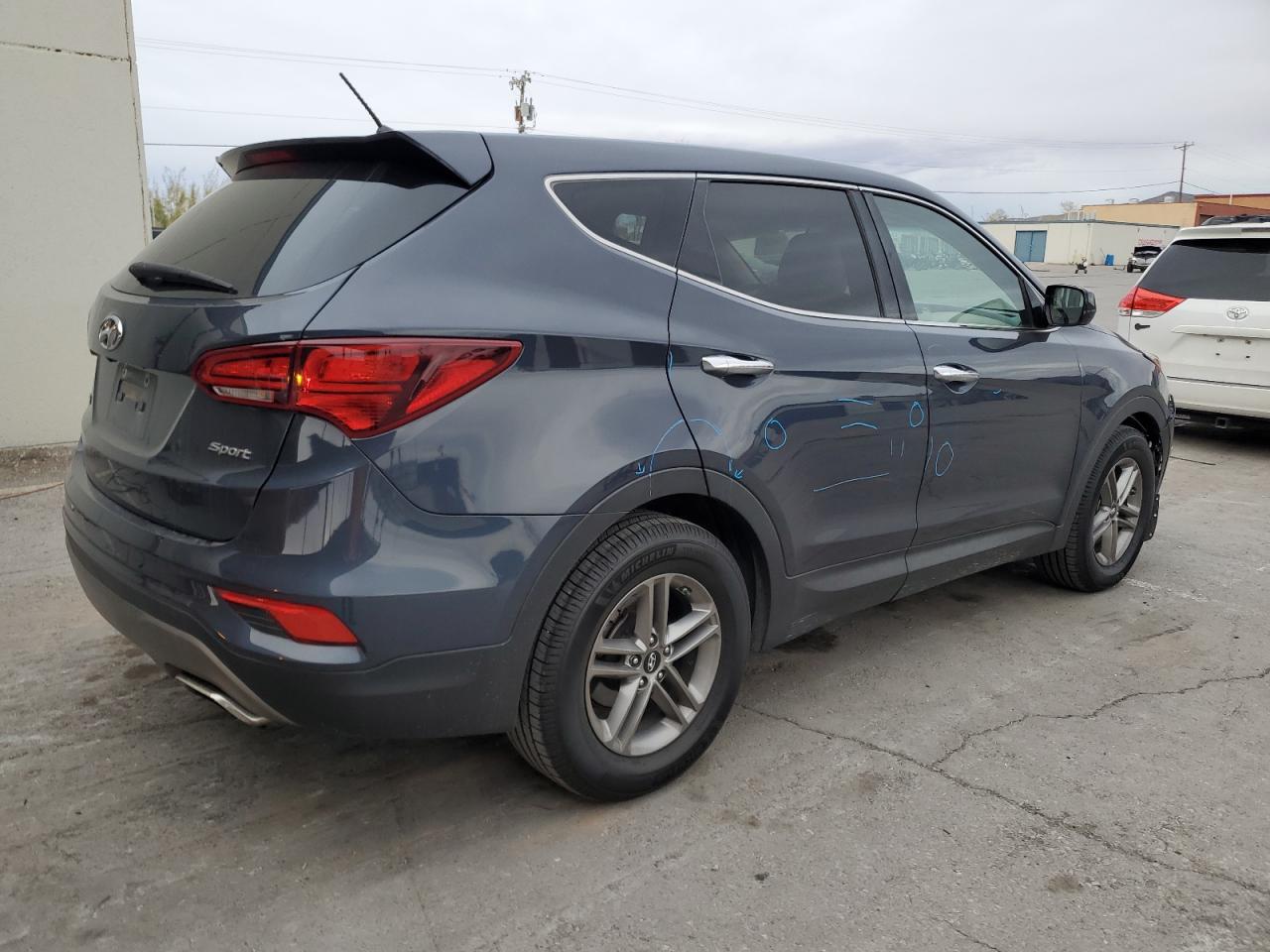 VIN 5NMZT3LB2JH087074 2018 HYUNDAI SANTA FE no.3