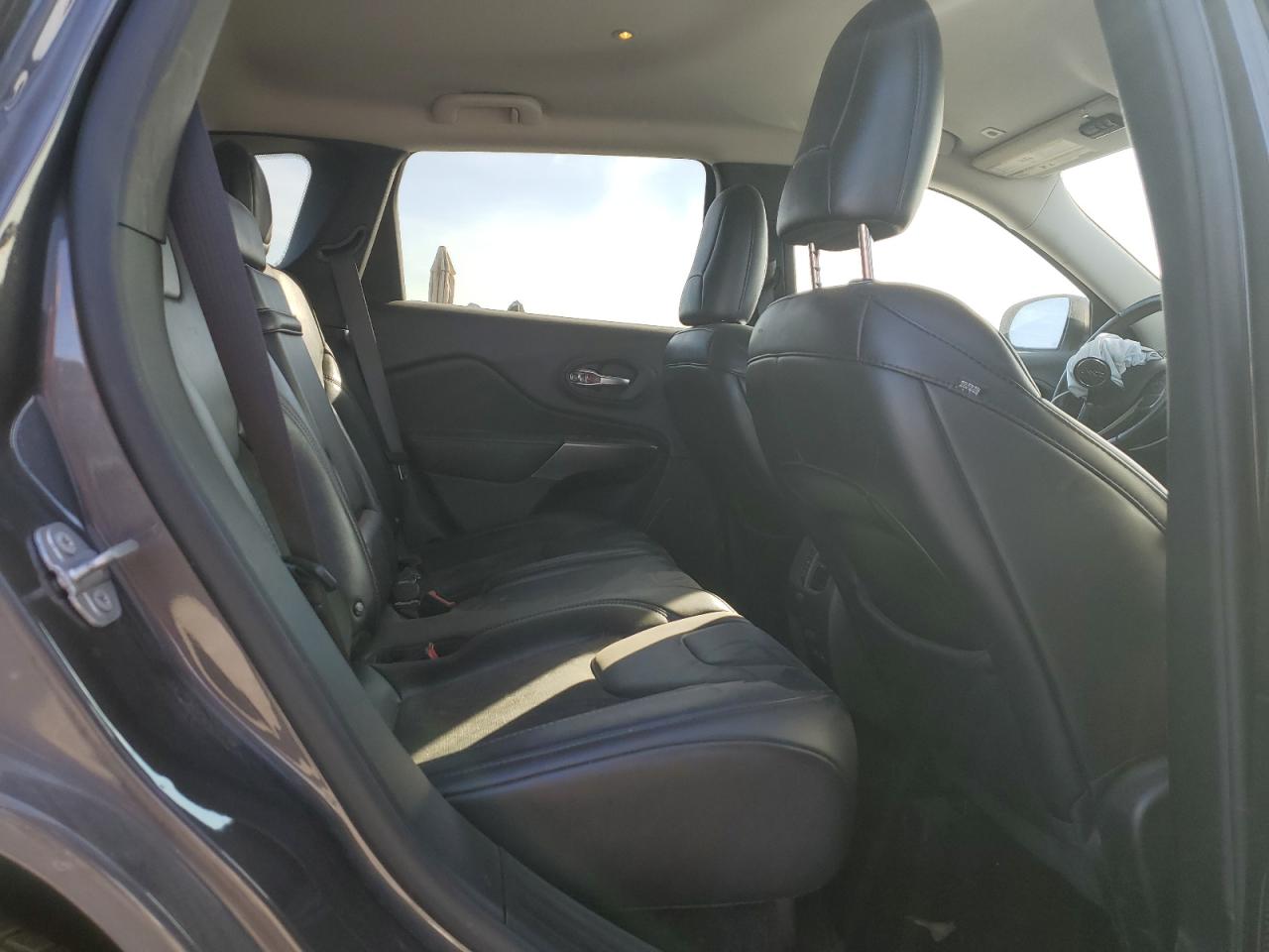 2019 Jeep Grand Cherokee - Image 10