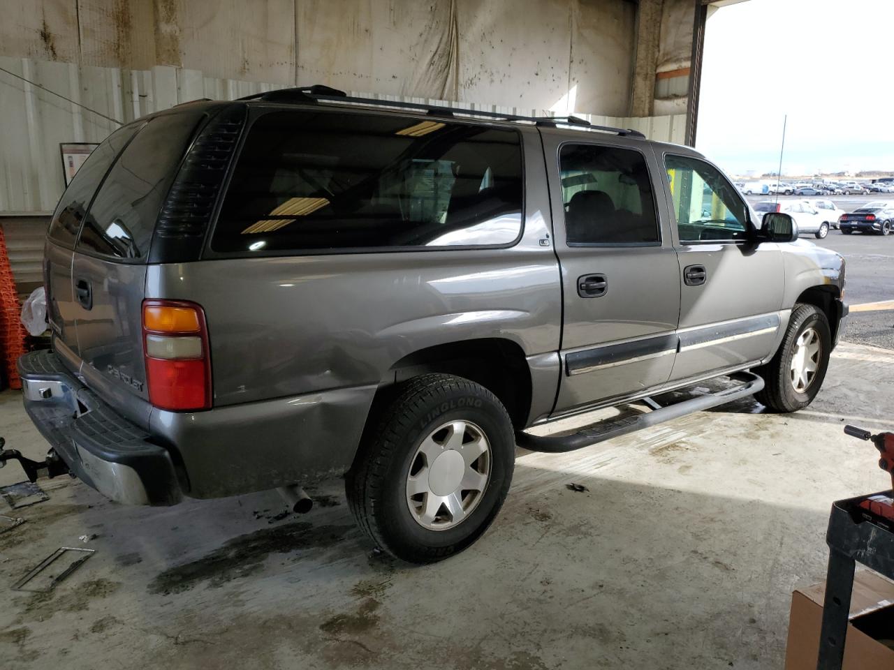 2001 Chevrolet Suburban - Image 3
