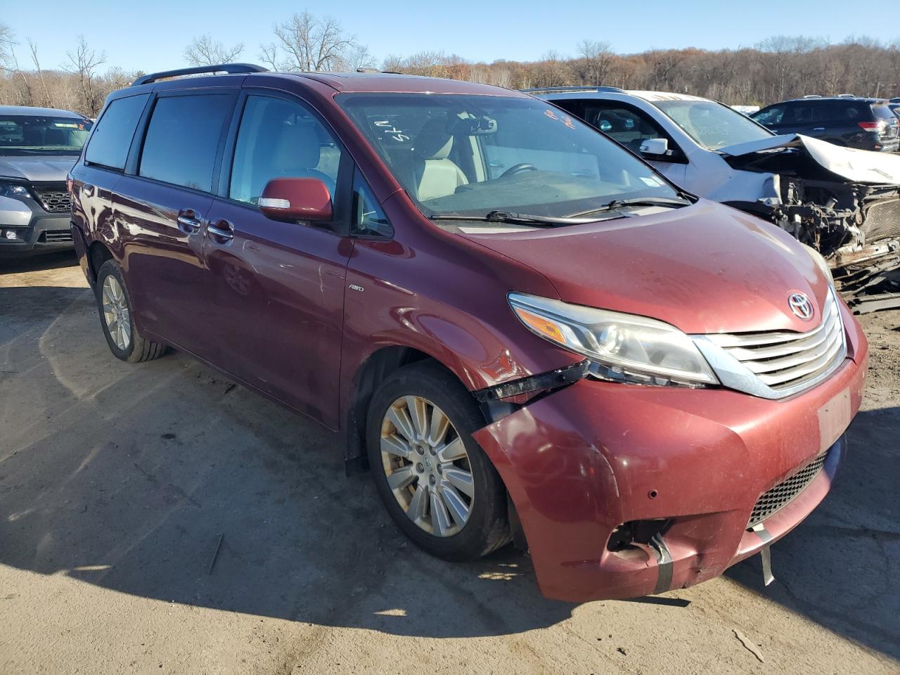 2017 Toyota Sienna - Image 4