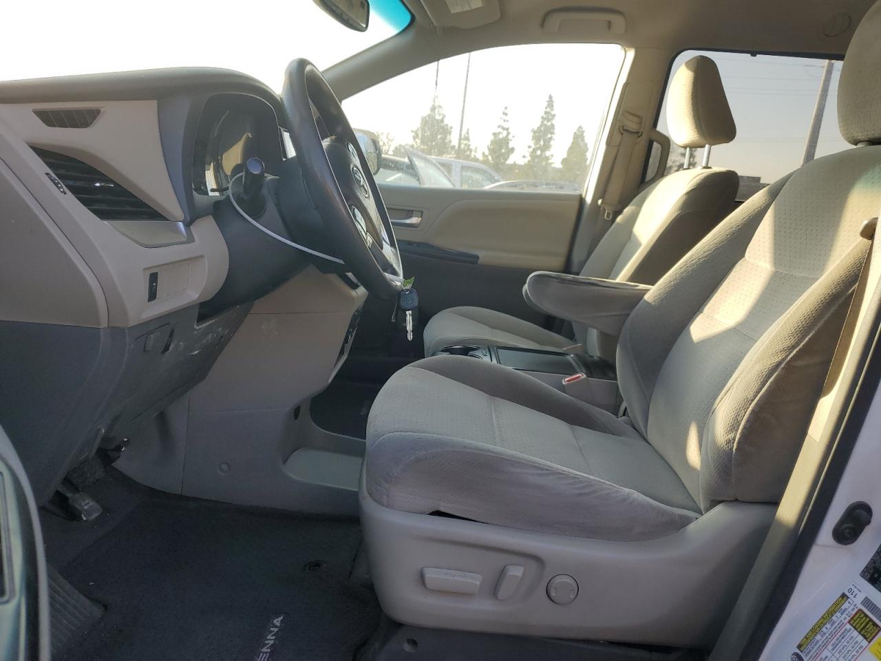 2015 Toyota Sienna - Image 7