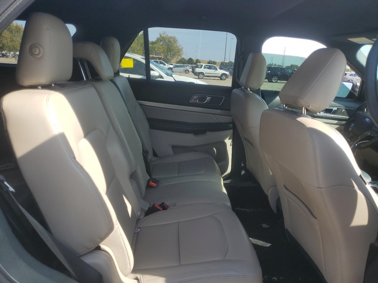 2019 Ford Explorer - Image 11