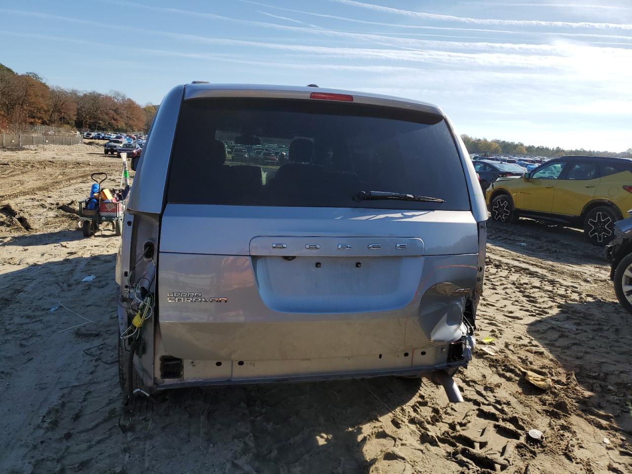 2019 Dodge Caravan - Image 6