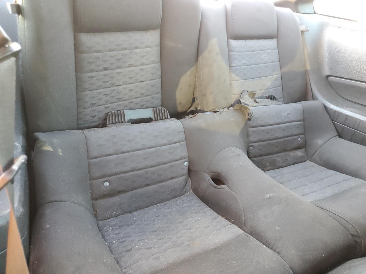 2009 Ford Mustang - Image 11