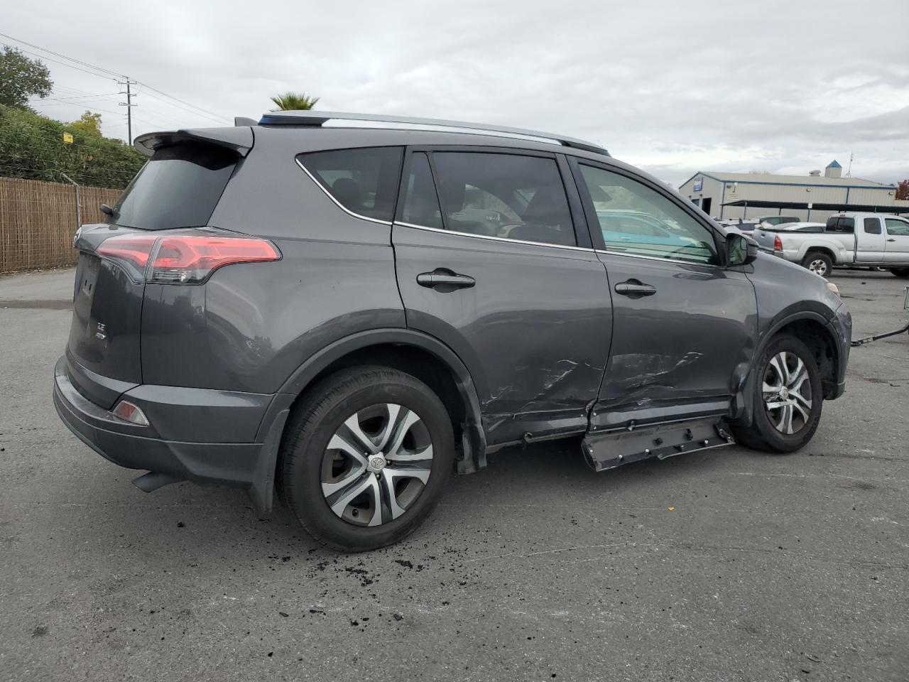 2017 Toyota Rav4 Le VIN: JTMBFREV2HJ126396 Lot: 82044554