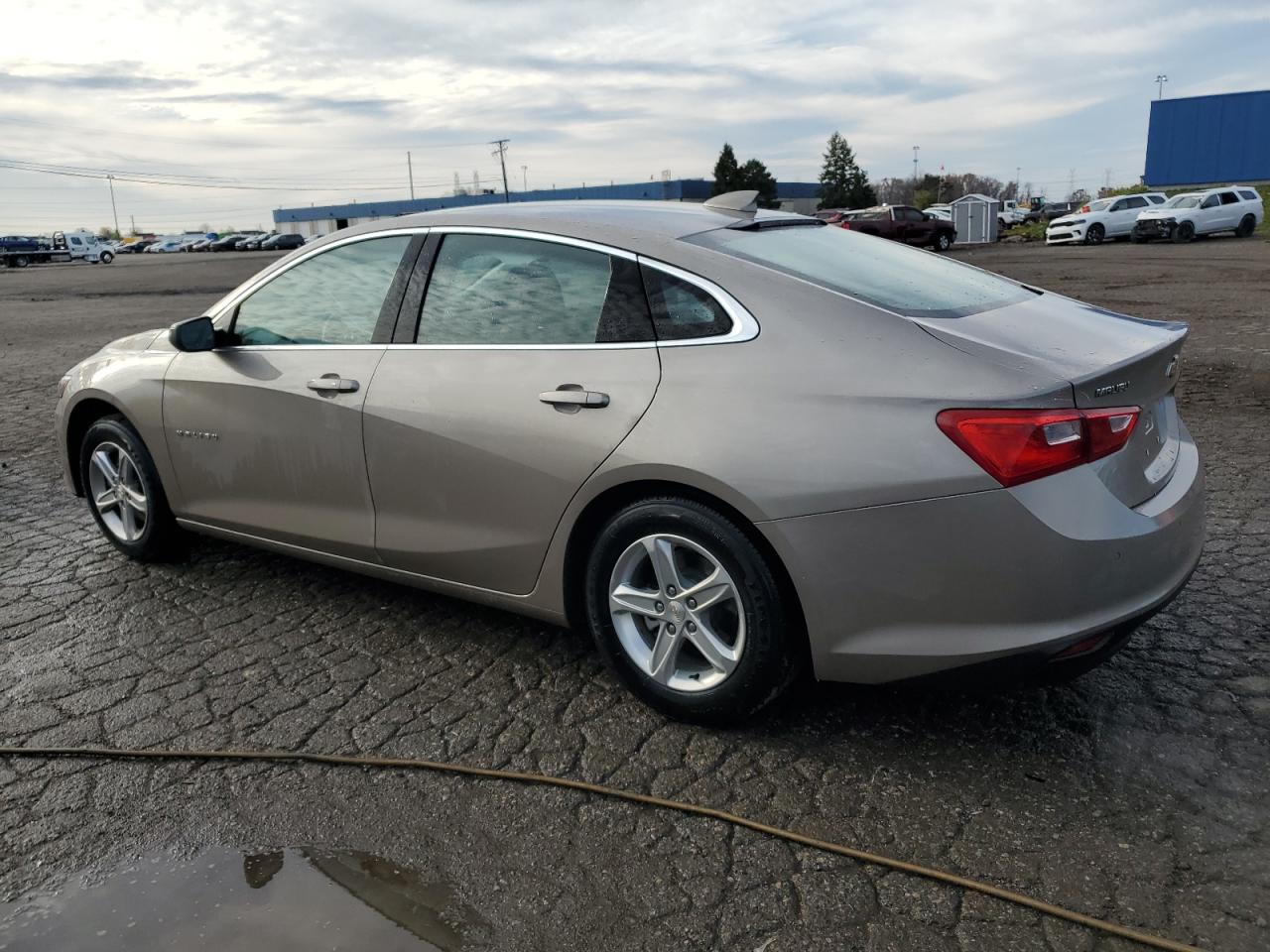 2023 Chevrolet Malibu - Image 2