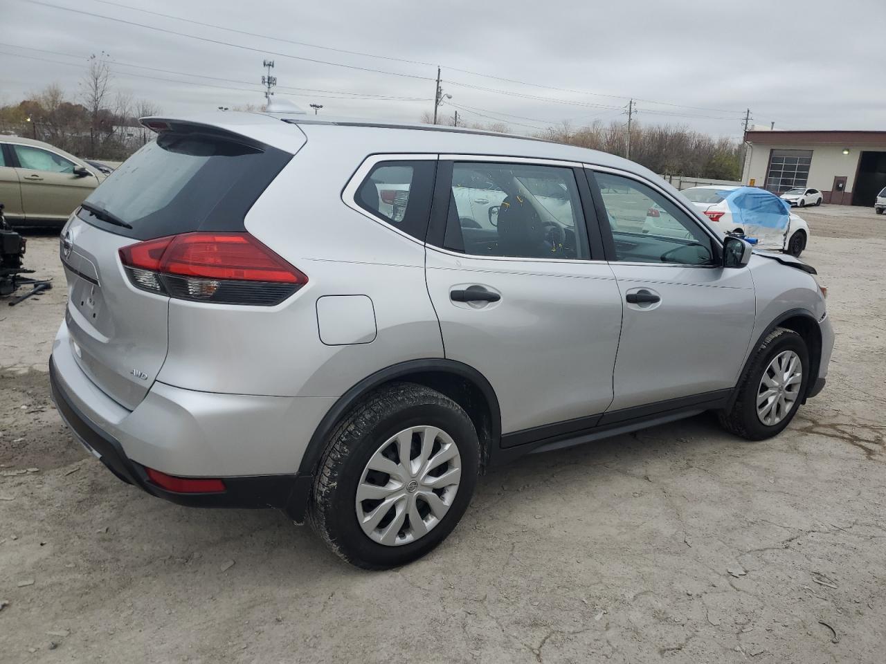 2017 Nissan Rogue - Image 3