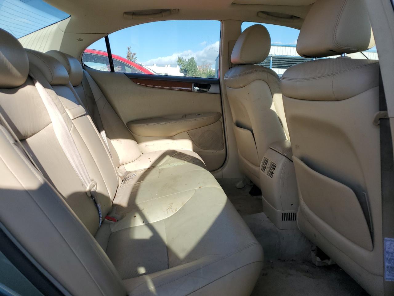 2005 Lexus ES - Image 10